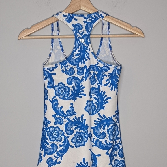 Lululemon Free To Be Tank Top Laceoflage Polar Cream Beaming Blue Paisley Size 2 - Picture 8 of 9